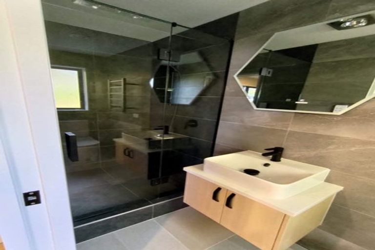 Photo of property in 16 Bond Street, Hokowhitu, Palmerston North, 4410