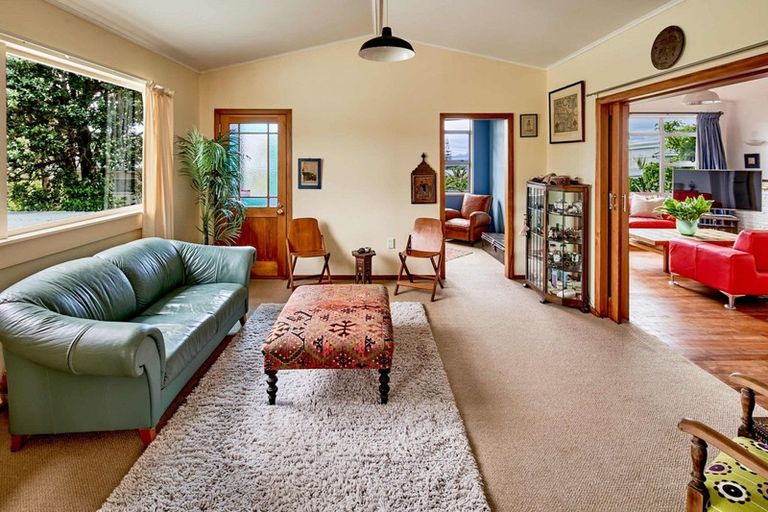 Photo of property in 9 Toenga Road, Pukerua Bay, 5026