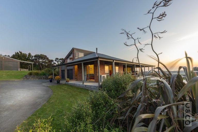 Photo of property in 457 Kiwitahi Road, Helensville, 0875