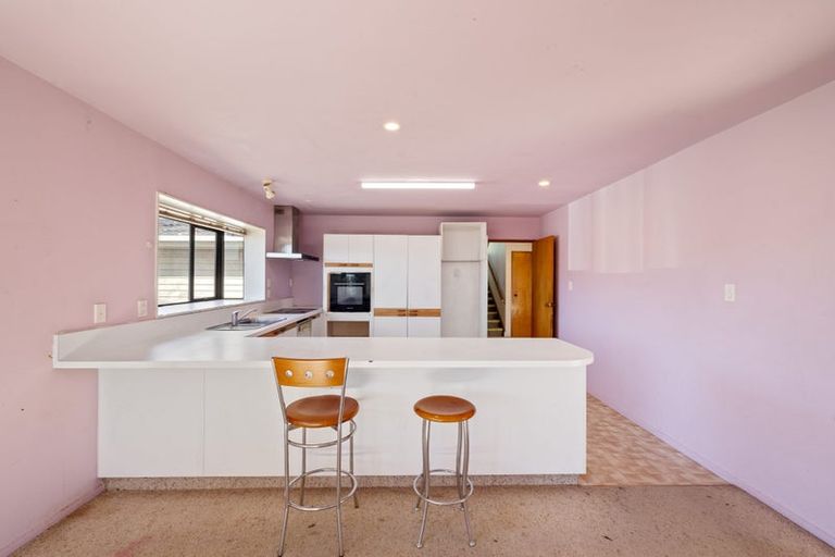 Photo of property in 13 Broadfell Avenue, Avonhead, Christchurch, 8042