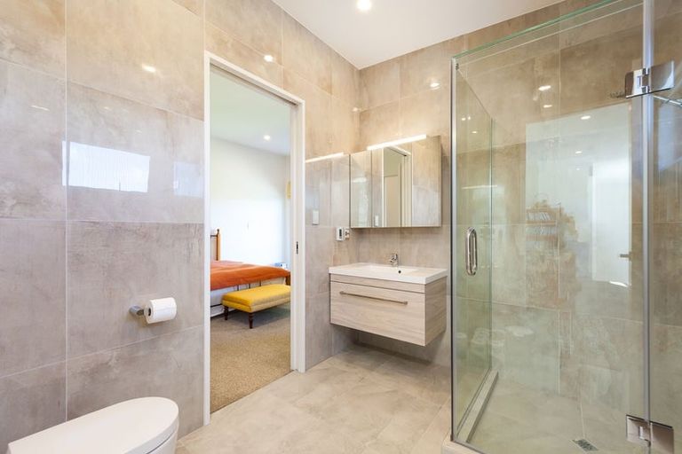 Photo of property in 42 Merewhira Road, Paremoremo, Albany, 0793