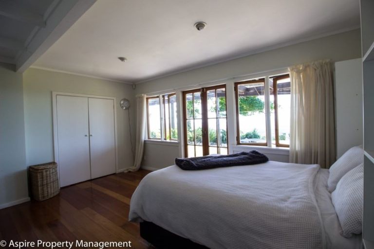 Photo of property in 505 Scenic Drive, Waiatarua, Auckland, 0612