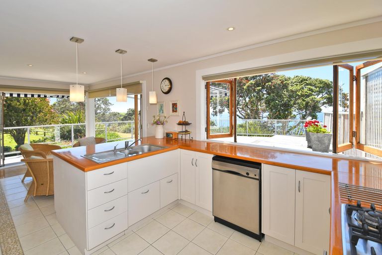 Photo of property in 1 Penguin Street, Leigh, 0985