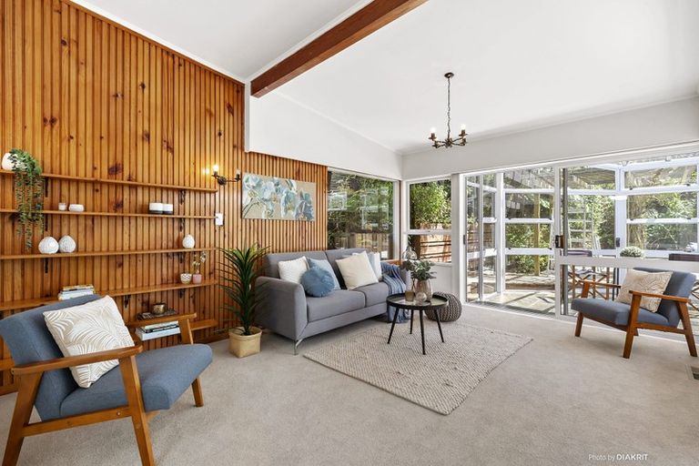 Photo of property in 54 Homewood Crescent, Karori, Wellington, 6012