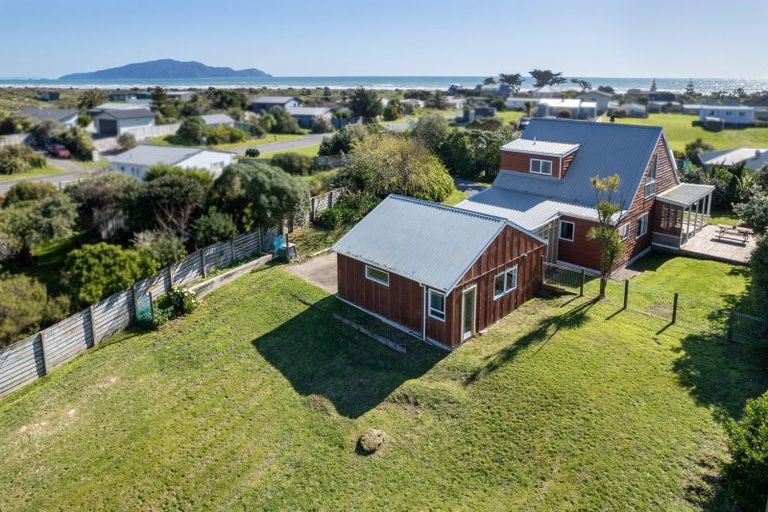 Photo of property in 18 Kitchener Street, Te Horo Beach, Otaki, 5581