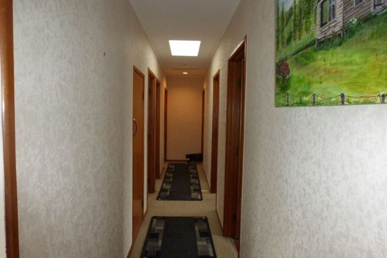 Photo of property in 46 La Rosa Street, Green Bay, Auckland, 0604