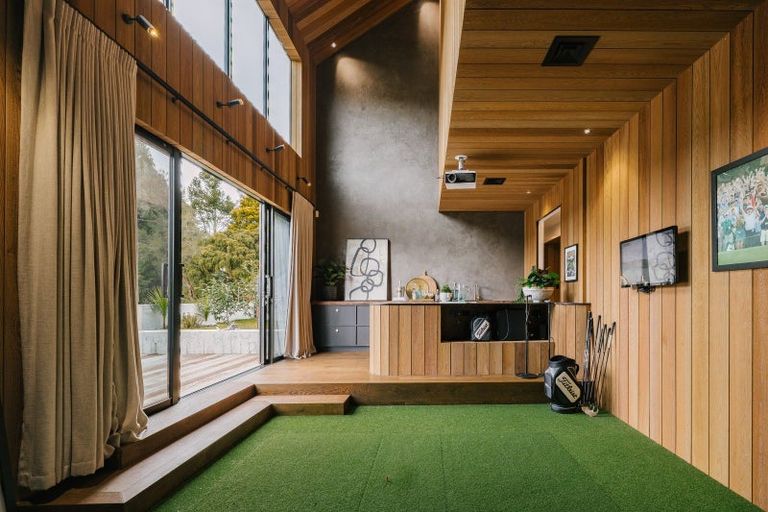 Photo of property in 69 Kanuka Drive, Hokowhitu, Palmerston North, 4410