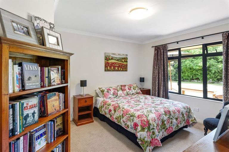 Photo of property in 64 Muhunoa Road West, Ohau, Levin, 5570