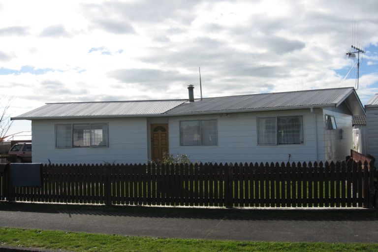 Photo of property in 1 Kirkcaldie Grove, Levin, 5510