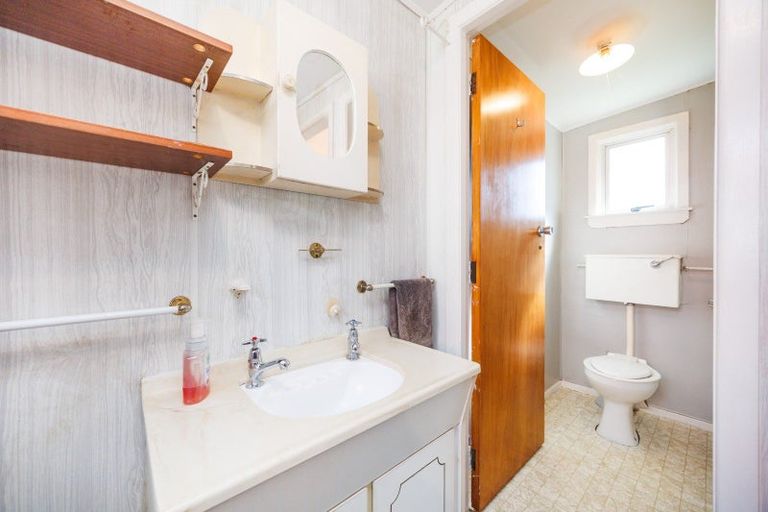 Photo of property in 12 Beach Street, Tangimoana, 4822