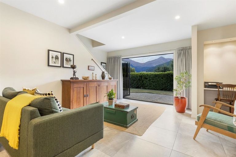 Photo of property in 77 Oregon Drive, Kelvin Heights, Queenstown, 9300