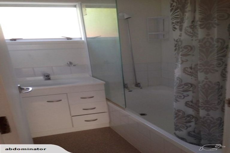 Photo of property in 2/17 Capilano Place, Glenfield, Auckland, 0629