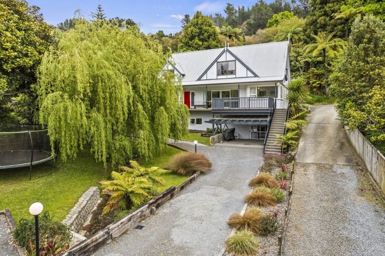Photo of property in 24 Jocelyn Crescent, Pinehaven, Upper Hutt, 5019