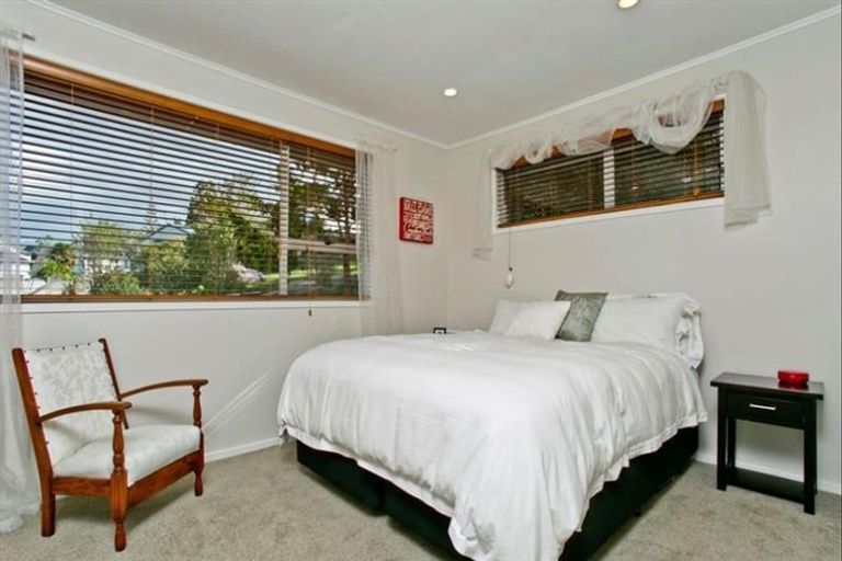 Photo of property in 7 Erica Road, Sunnynook, Auckland, 0620