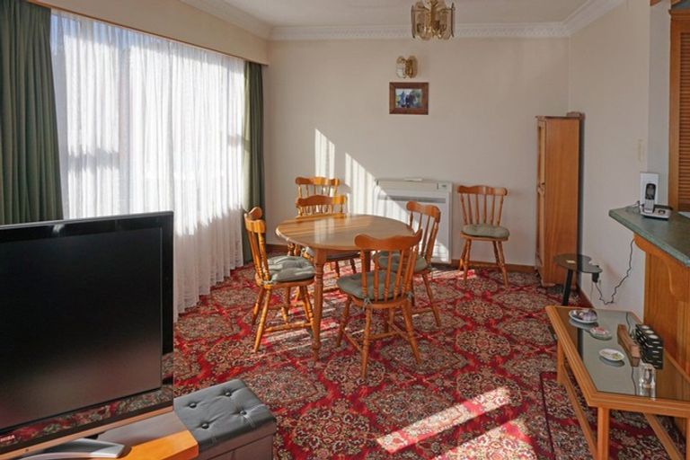 Photo of property in 104 Marine Parade, Bluff, 9814