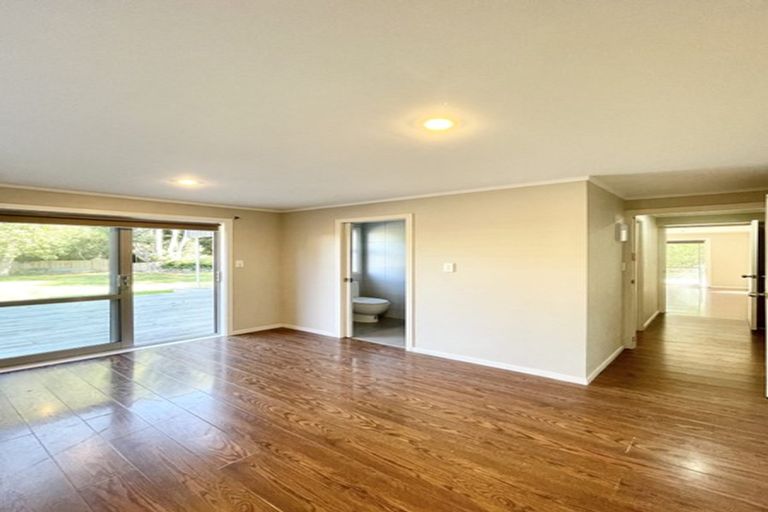 Photo of property in 4 Seaton Road, Murrays Bay, Auckland, 0630