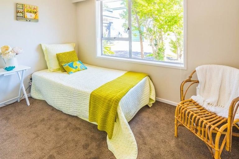 Photo of property in 2/27 Parkhill Road, Mellons Bay, Auckland, 2014