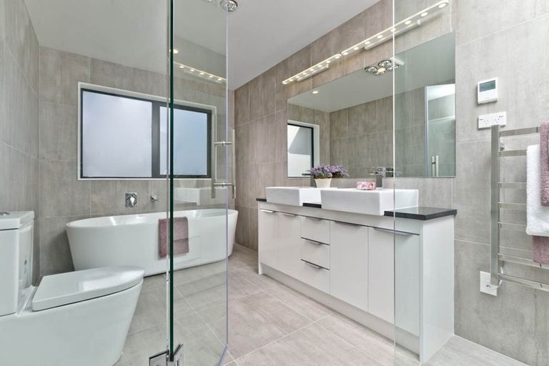 Photo of property in 3 Crompton Place, Orewa, 0931