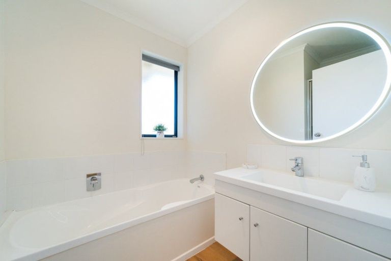 Photo of property in 15 Orlando Way, Kelvin Grove, Palmerston North, 4414