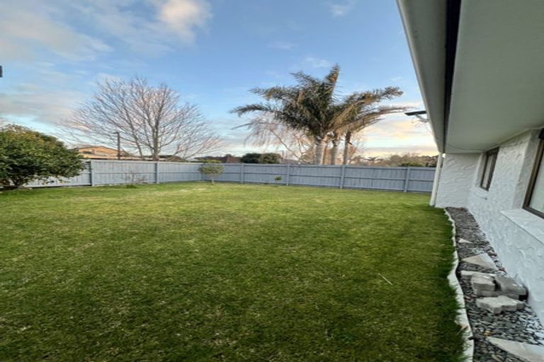 Photo of property in 26 Donzella Place, Conifer Grove, Takanini, 2112