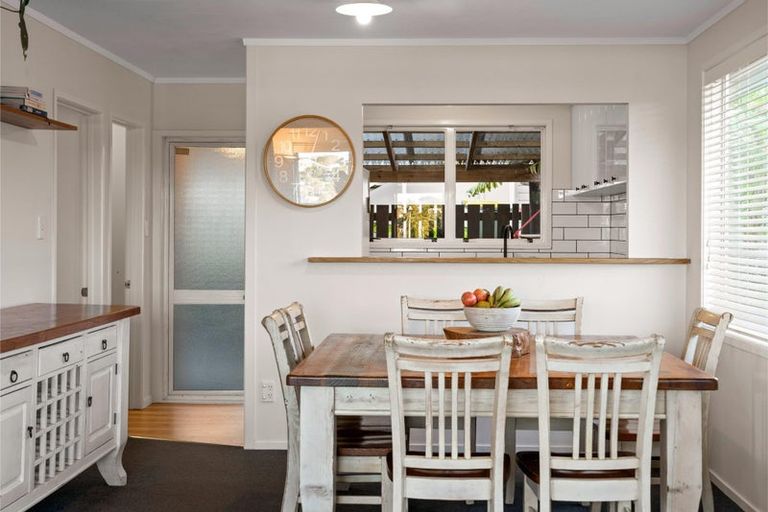 Photo of property in 1/30 Elizabeth Drive, West Harbour, Auckland, 0618
