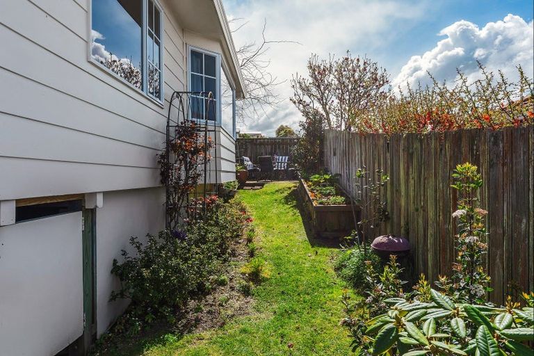 Photo of property in 2/8 Kinder Street, Acacia Bay, Taupo, 3330