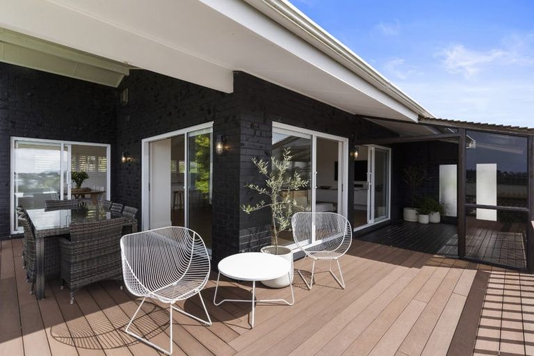 Photo of property in 3 Francis Avenue, Stanmore Bay, Whangaparaoa, 0932