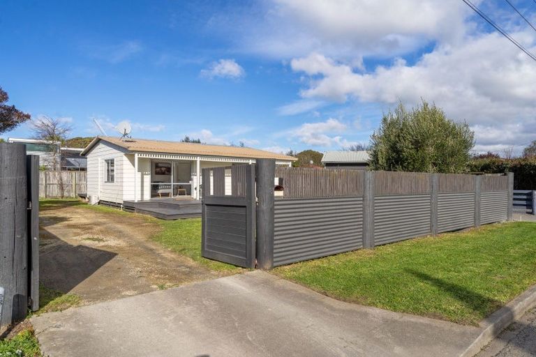 Photo of property in 81 Jellicoe Street, Martinborough, 5711