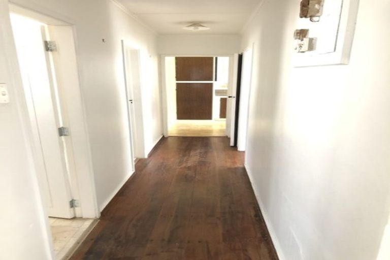 Photo of property in 23 Hill Crescent, New Lynn, Auckland, 0600