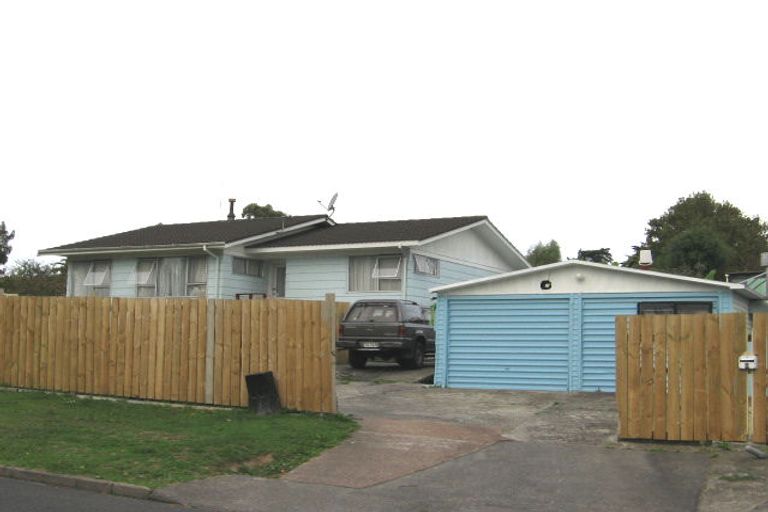 Photo of property in 8 St Margaret Place, West Harbour, Auckland, 0618