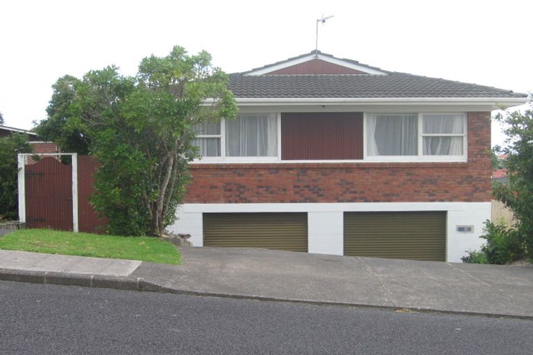 Photo of property in 12 Holdaway Avenue, Northcote, Auckland, 0627