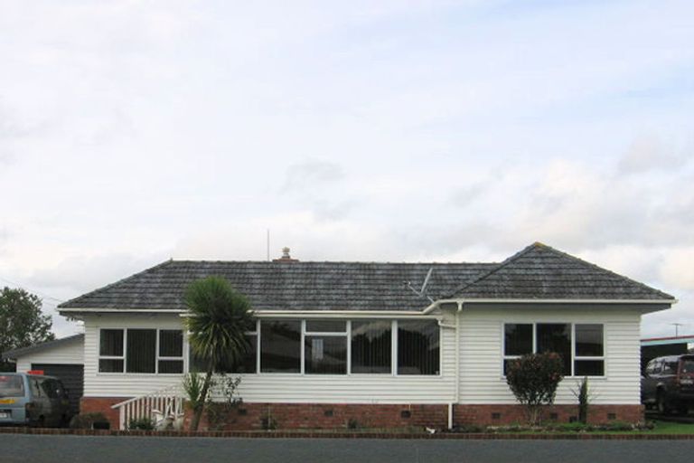 Photo of property in 16 Ranfurly Road, Papatoetoe, Auckland, 2104