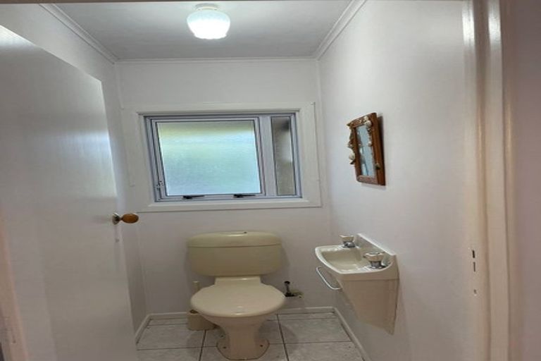 Photo of property in 30 William Souter Street, Forrest Hill, Auckland, 0620