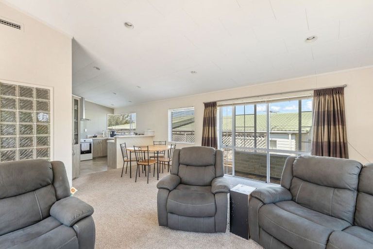 Photo of property in 2/3 Sandel Rise, Merrilands, New Plymouth, 4312