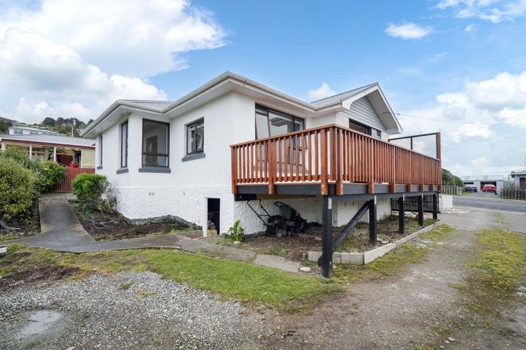 Photo of property in 12 Walker Street, Bluff, 9814