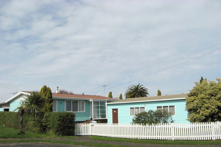 Photo of property in 4 Mahoe Place, Gonville, Whanganui, 4501