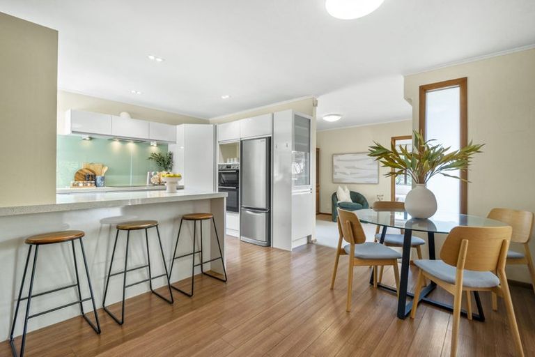 Photo of property in 8 Kauri Road, Birkenhead, Auckland, 0626