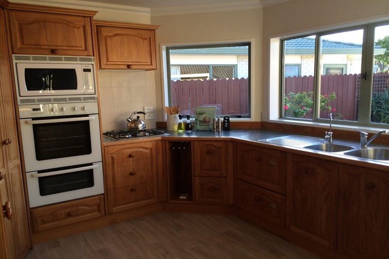Photo of property in 179 Lakeside Drive, Orewa, 0931