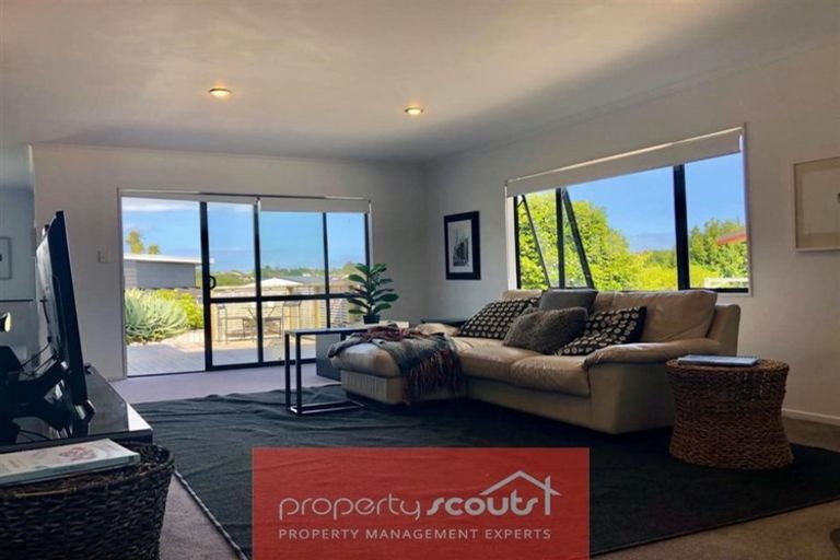 Photo of property in 76 Oranga Street, Westown, New Plymouth, 4310