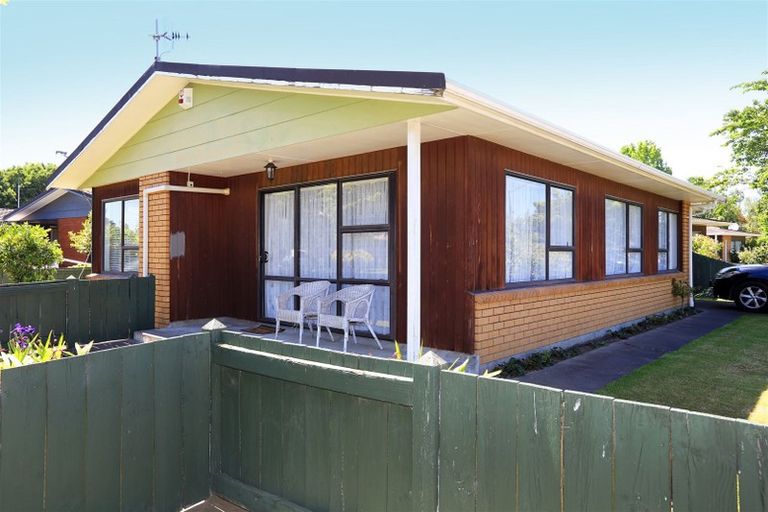 Photo of property in 26 Usherwood Crescent, Akina, Hastings, 4122