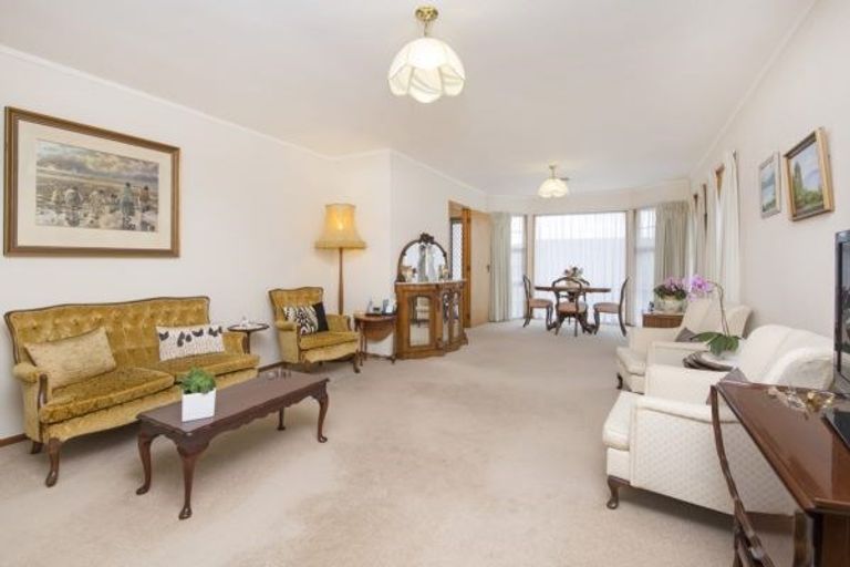 Photo of property in 2/3 Benygloe Place, Highland Park, Auckland, 2010