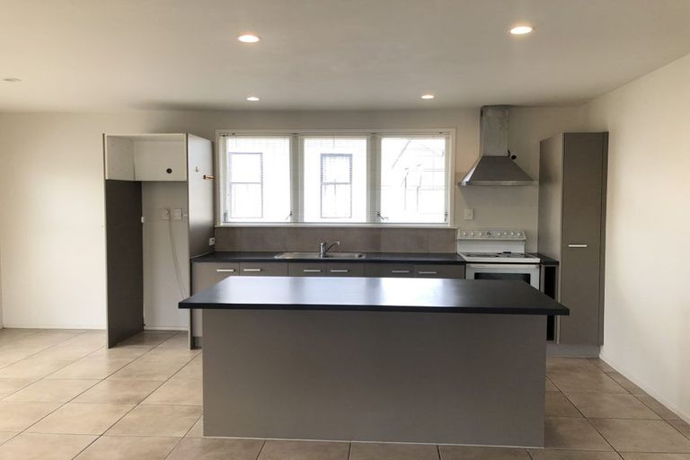 Photo of property in 24 Chippendale Crescent, Birkdale, Auckland, 0626