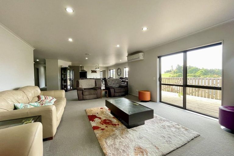 Photo of property in 10a Kororako Grove, Whalers Gate, New Plymouth, 4310