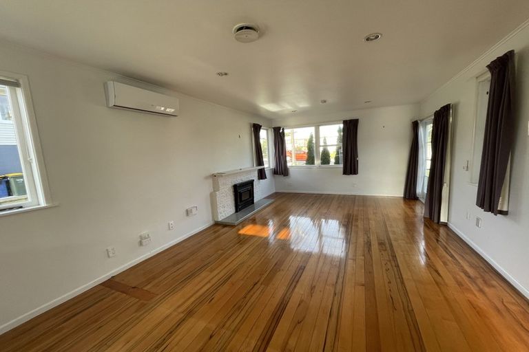 Photo of property in 35 Chorley Avenue, Massey, Auckland, 0614