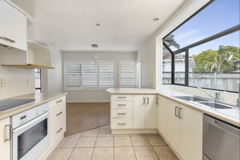 Photo of property in 2/1 Aliford Avenue, One Tree Hill, Auckland, 1061
