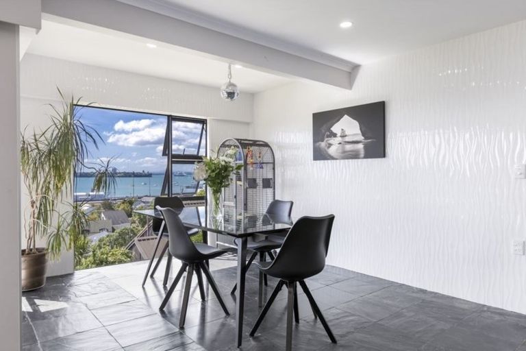 Photo of property in 2/1 Richmond Avenue, Northcote Point, Auckland, 0627