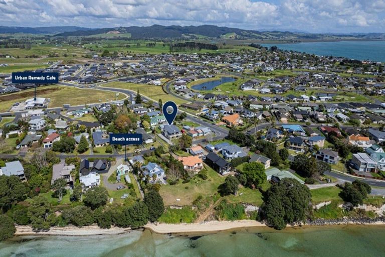 Photo of property in 2 Graham Street, One Tree Point, 0118