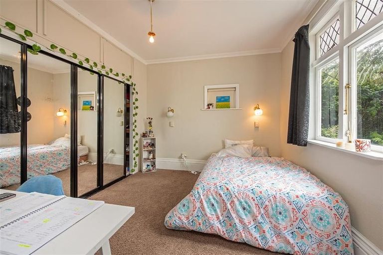 Photo of property in 80 Kelburn Parade, Kelburn, Wellington, 6012