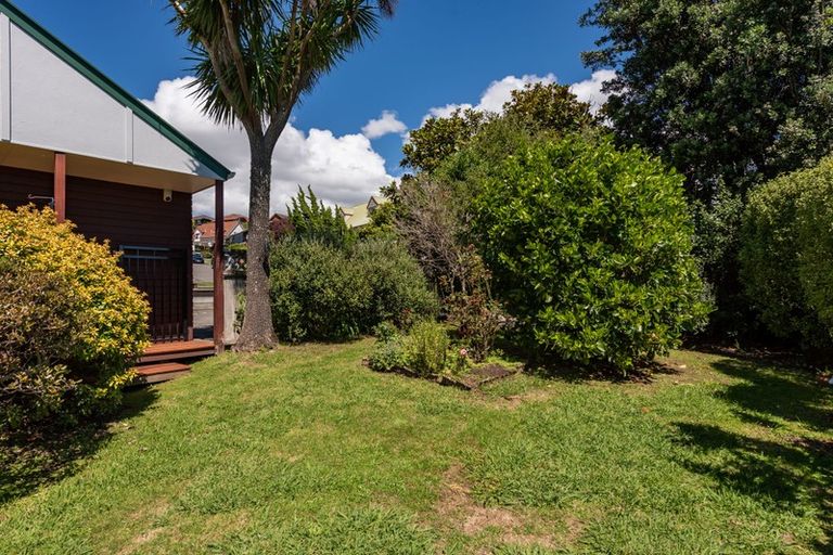 Photo of property in 1 Kinnel Grove, Papakowhai, Porirua, 5024
