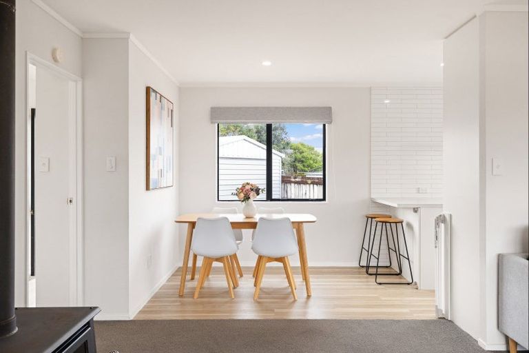 Photo of property in 100 Hillcrest Drive, Kelvin Grove, Palmerston North, 4414